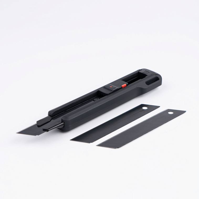 Канцелярский нож Малевичъ 18 мм, 1 лезвие + 2 сменных 606x758